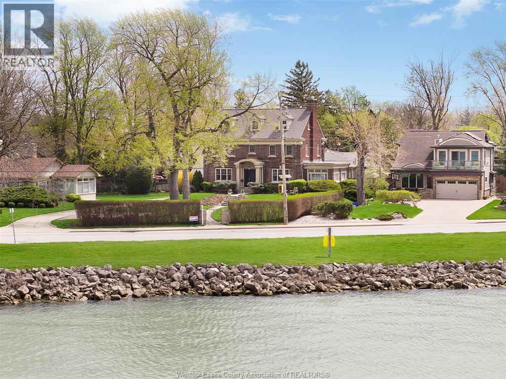 5-bedroom Single Family at 7505 Riverside Drive, Windsor — photograph 3