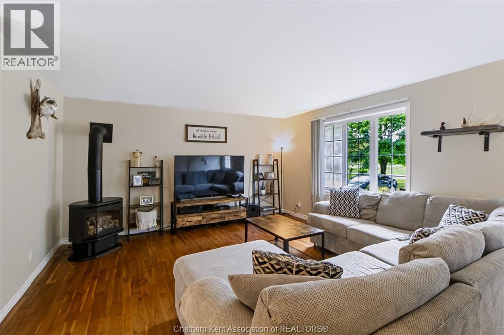 2-bedroom Single Family at 13 Tecumseh Street, Shrewsbury — photograph 3
