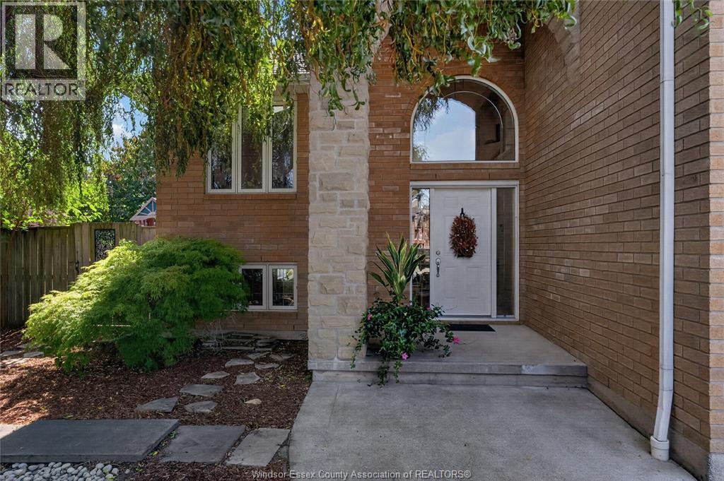 4-bedroom Single Family at 3162 Leisure Crescent, Windsor — photograph 2