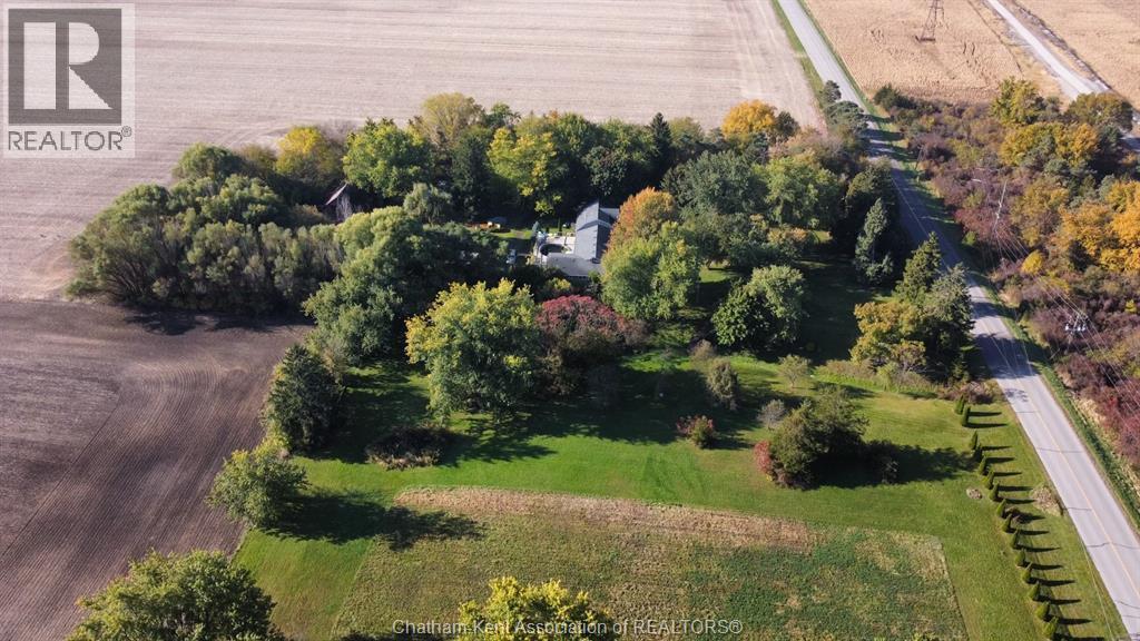 5-bedroom Single Family at 12578 Mitton Line, Ridgetown — photograph 2