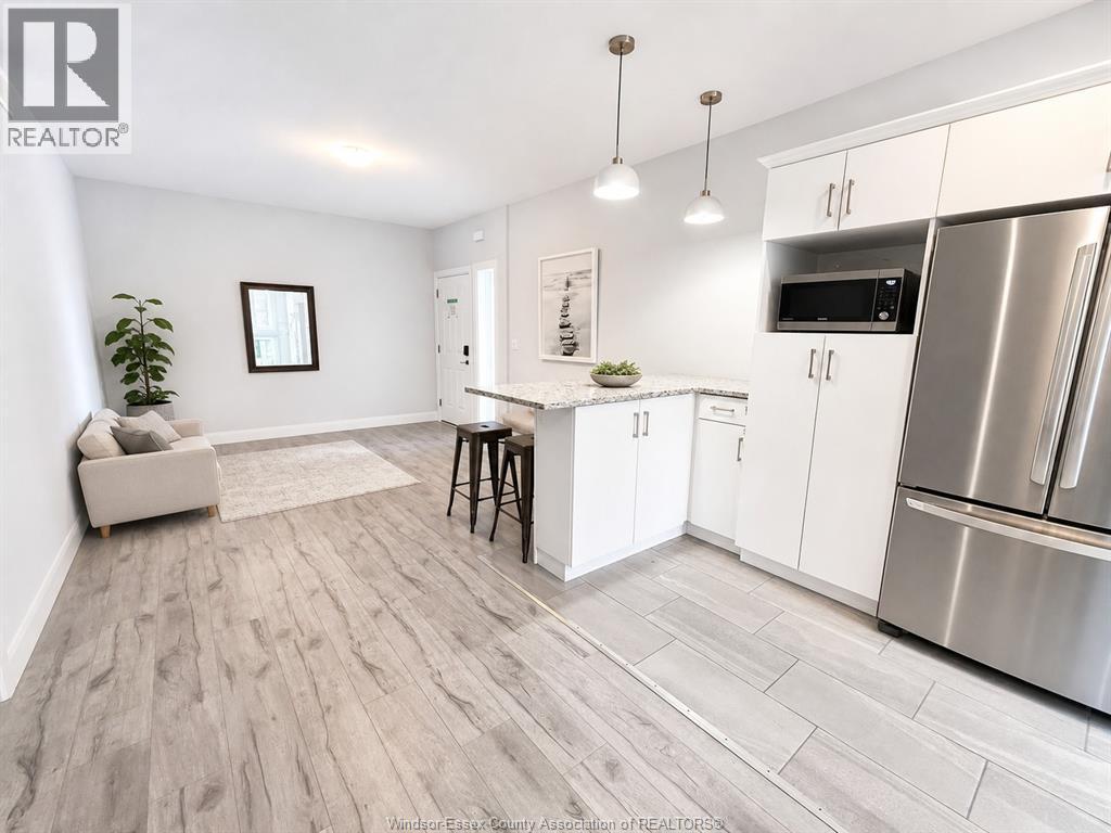 1-bedroom Single Family at 521 Campbell Avenue, Windsor — primary photograph