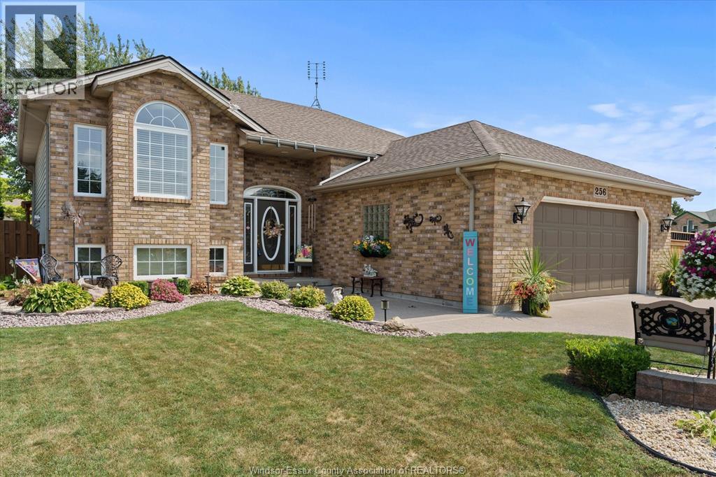 Single Family — 256 Ashwood, Lakeshore, Ontario
