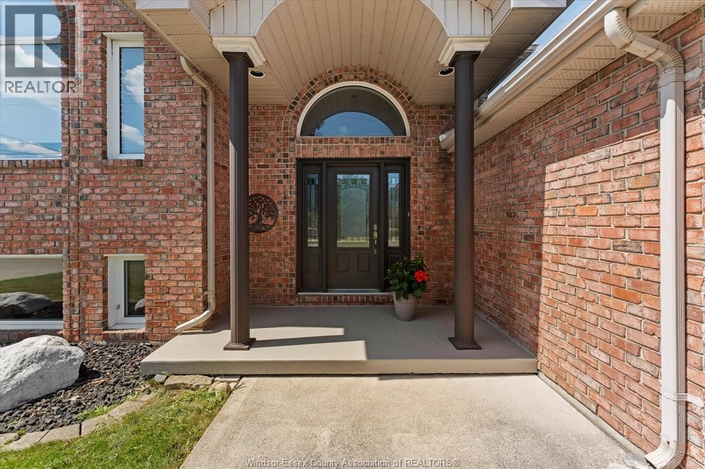 4-bedroom Single Family at 2295 Lesperance Road, Tecumseh — photograph 2