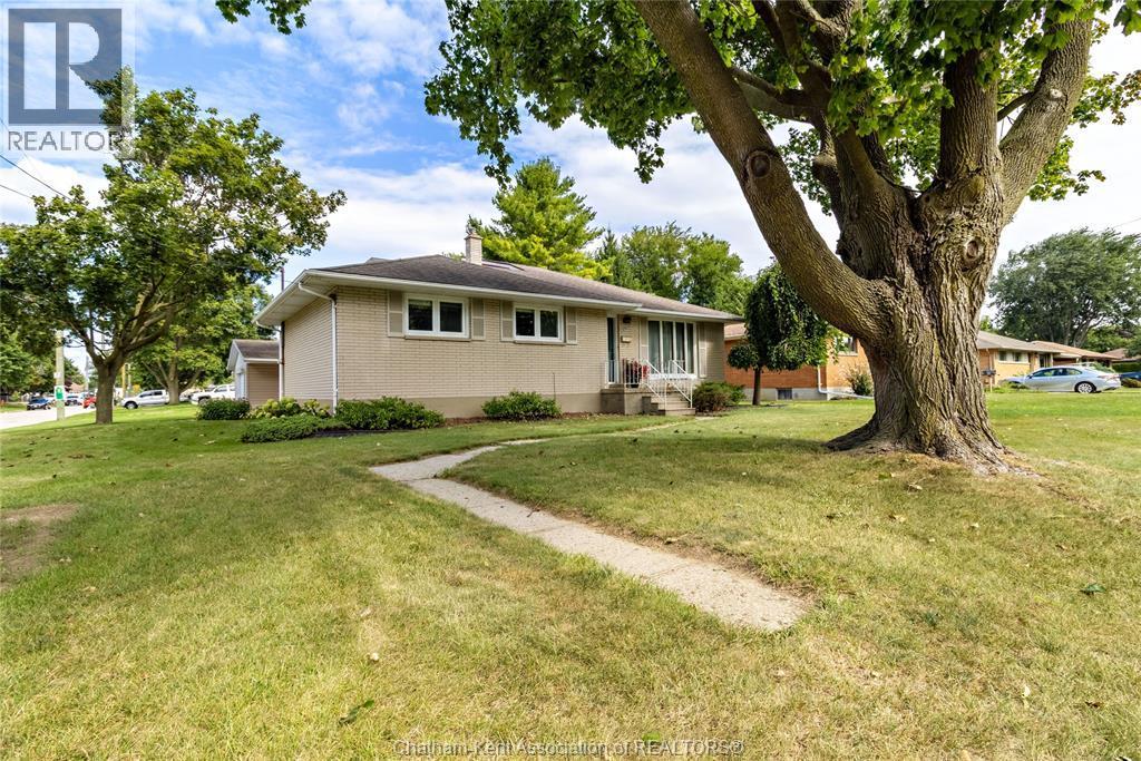 Single Family — 199 Tweedsmuir Avenue, Chatham, Ontario