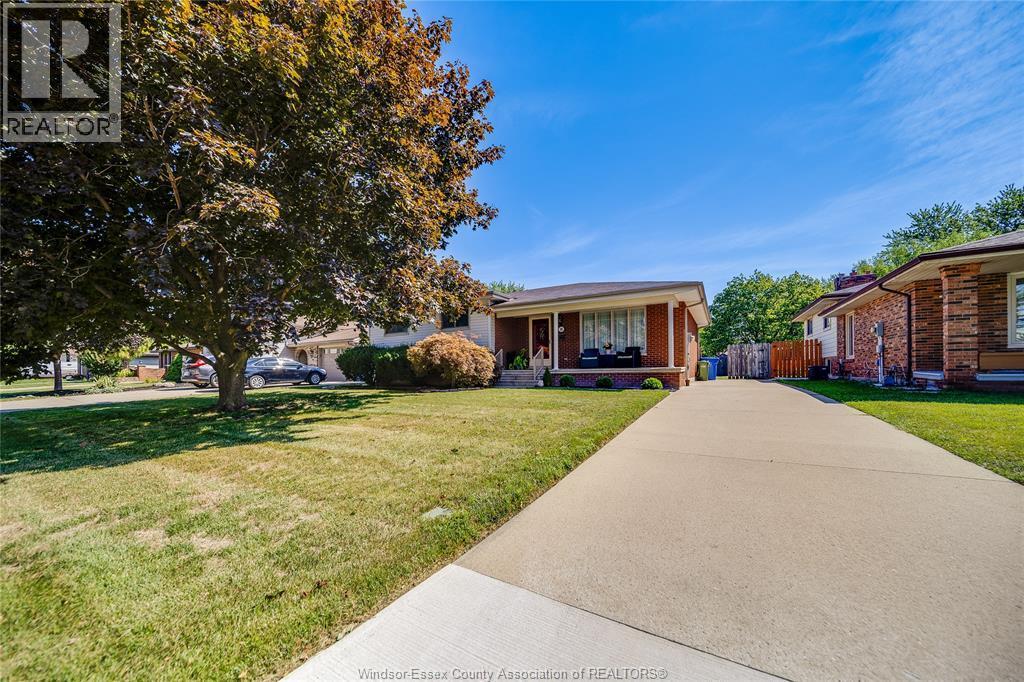 Single Family — 380 Woodridge Drive, Tecumseh, Ontario