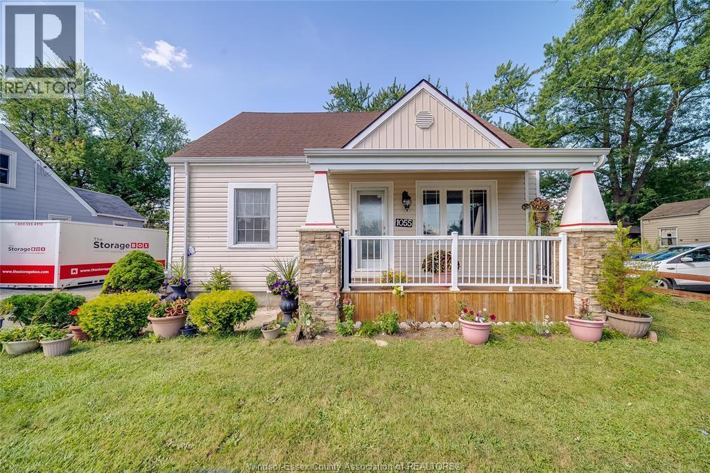4-bedroom Single Family at 1055 Jefferson Boulevard, Windsor — photograph 2