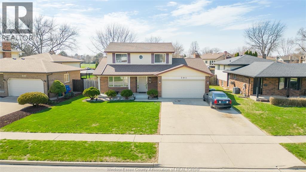 4-bedroom Single Family at 501 Green Valley Drive, Tecumseh — primary photograph