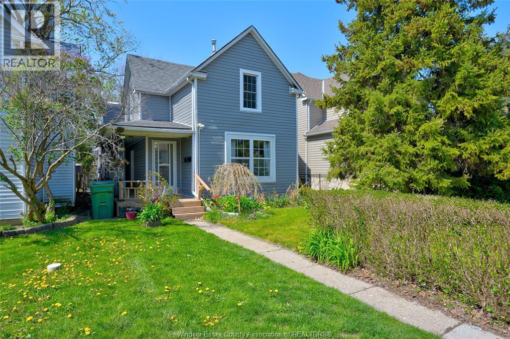 3-bedroom Single Family at 1021 Wellington Avenue, Windsor — primary photograph