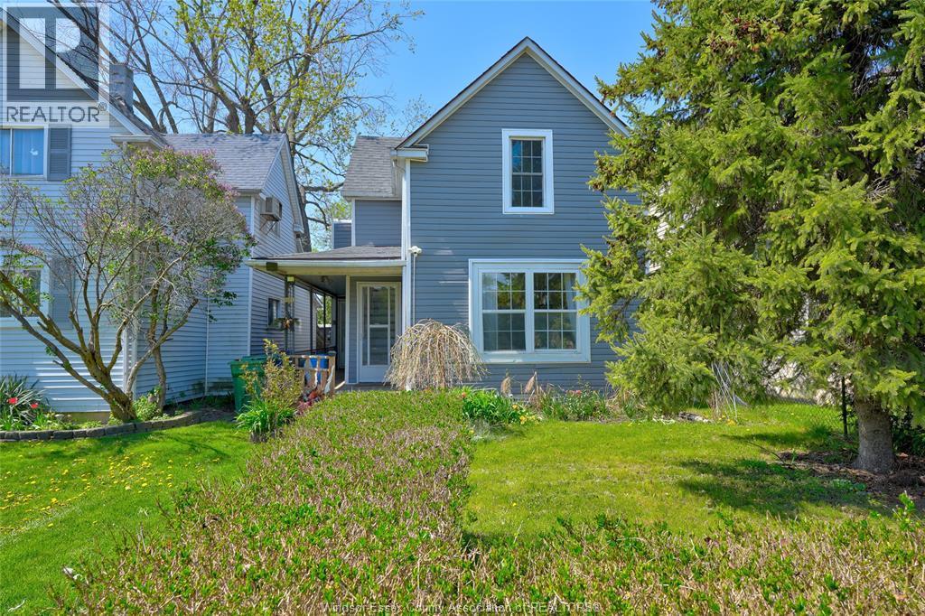 3-bedroom Single Family at 1021 Wellington Avenue, Windsor — photograph 2
