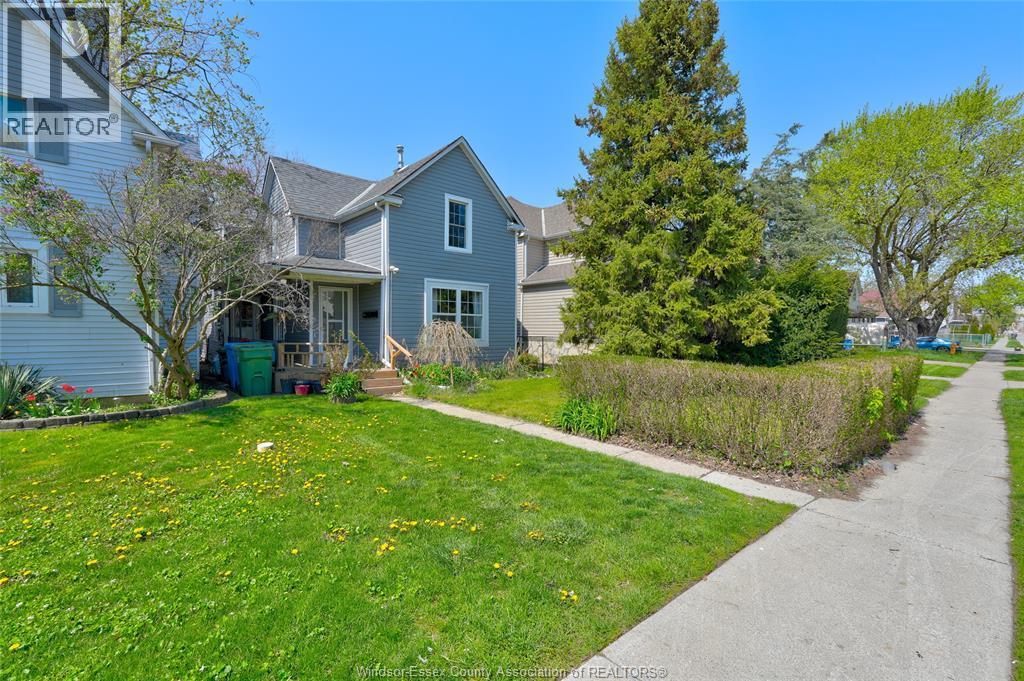 3-bedroom Single Family at 1021 Wellington Avenue, Windsor — photograph 3
