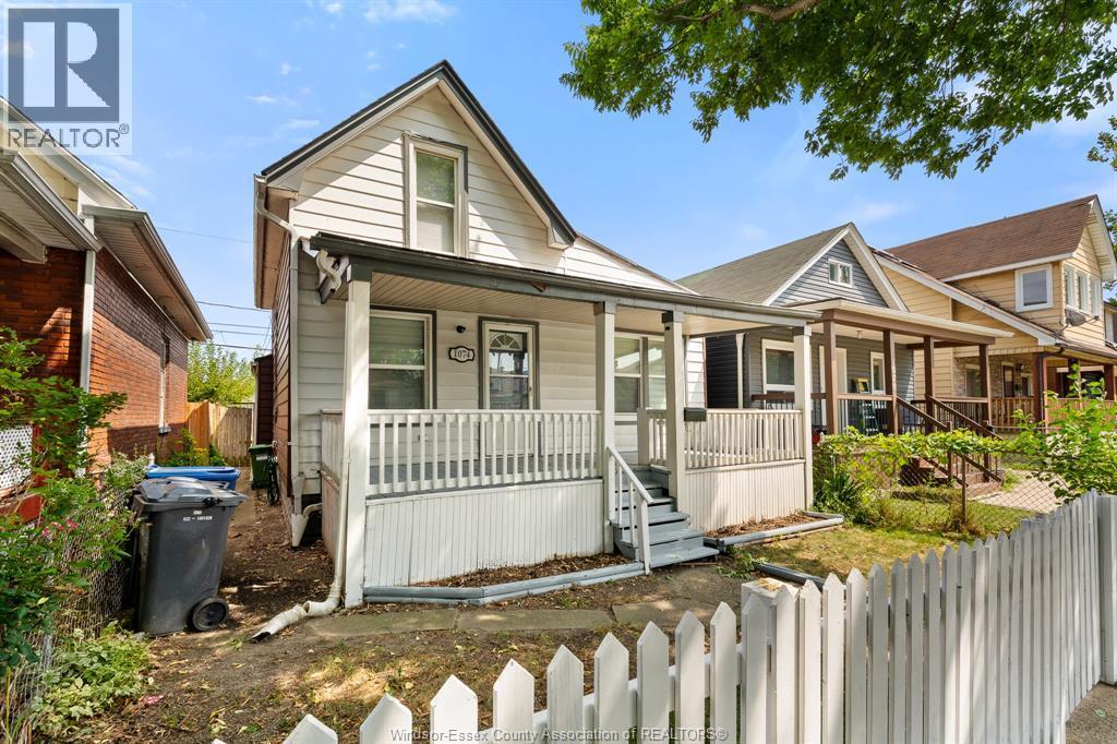 3-bedroom Single Family at 1074 Hickory Road, Windsor — photograph 2