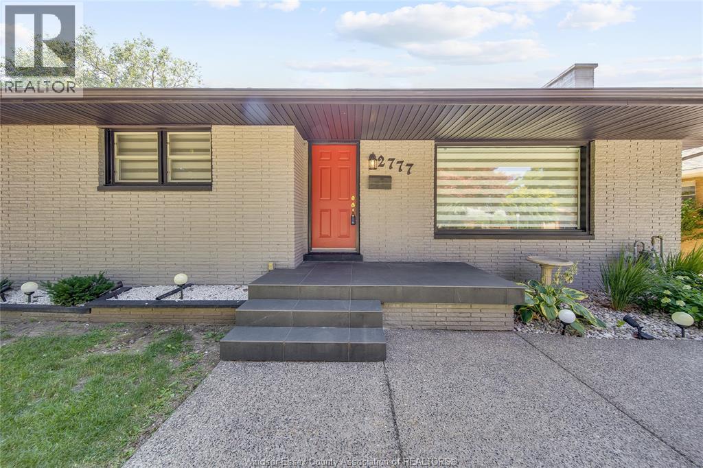 3-bedroom Single Family at 2777 Rockwell Boulevard, Windsor — photograph 2