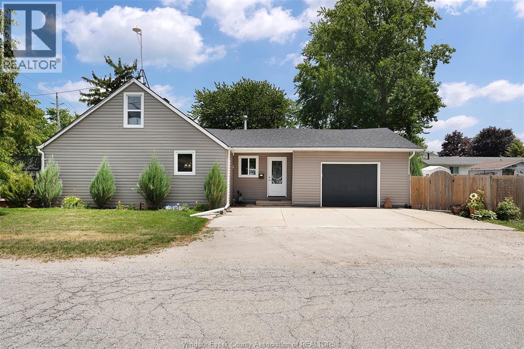 4-bedroom Single Family at 430 Broadway Street, Belle River — photograph 3