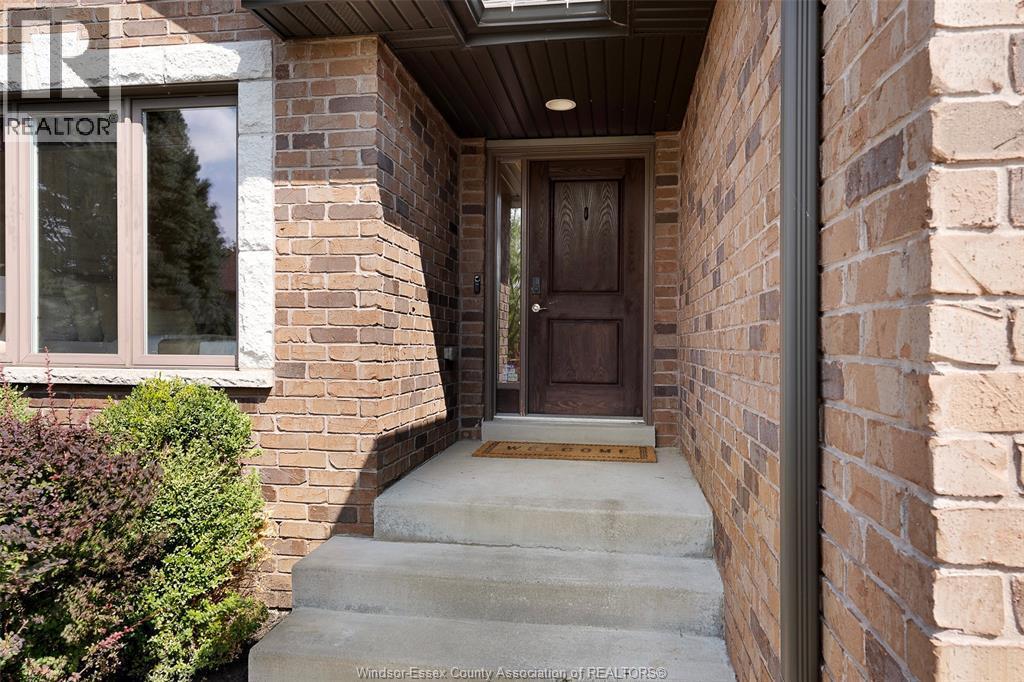 4-bedroom Single Family at 11892 Boulder Crescent, Windsor — photograph 3