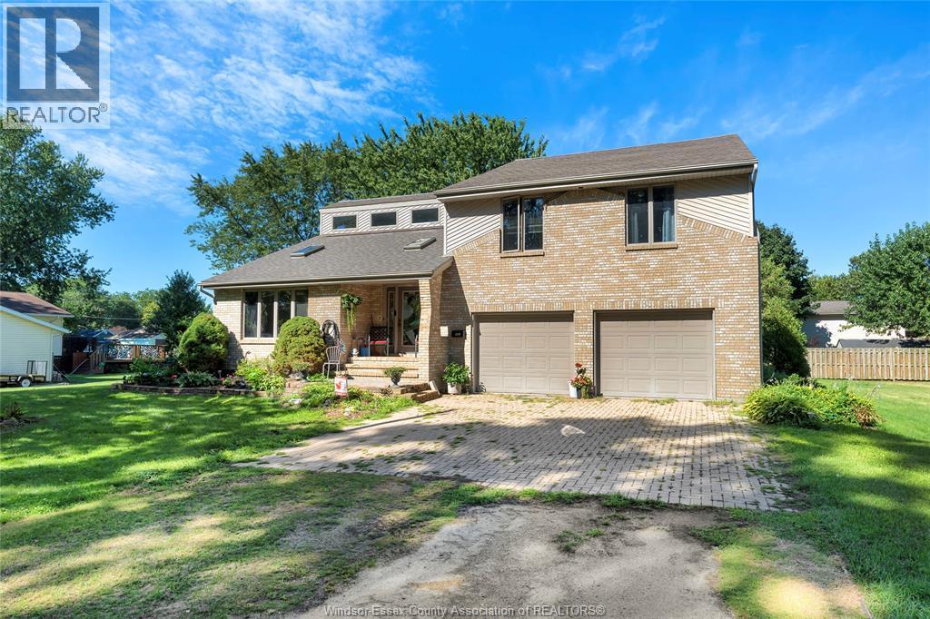 5-bedroom Single Family at 943 Erie, Kingsville — primary photograph