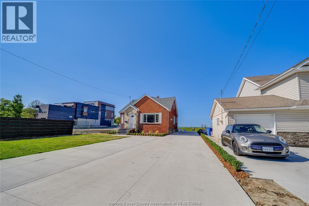 Single Family — 13902 Riverside Drive, Tecumseh, Ontario