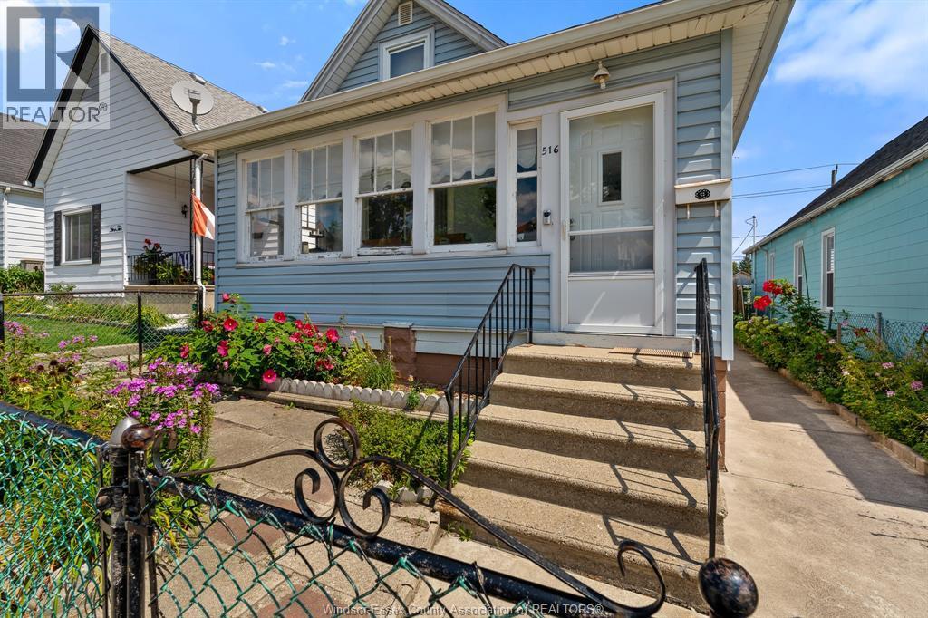5-bedroom Single Family at 516 Langlois, Windsor — photograph 2