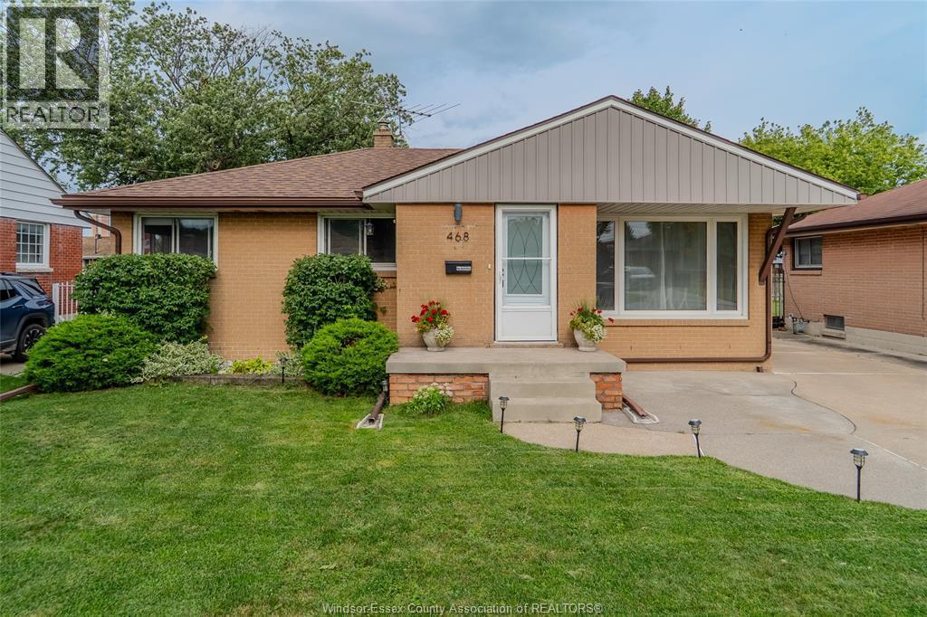 4-bedroom Single Family at 468 Watson Avenue, Windsor — primary photograph