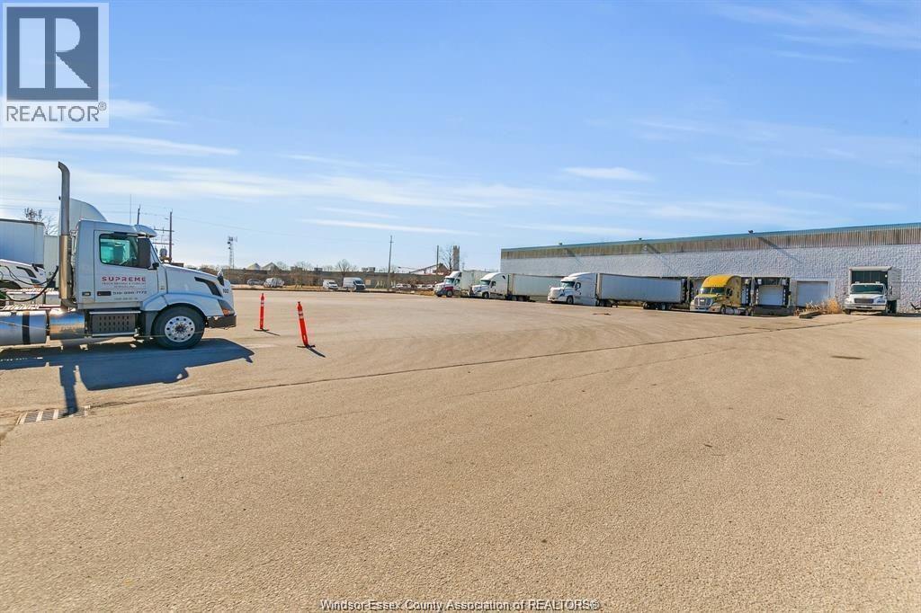 Industrial at 3324 Marentette Avenue, Windsor — photograph 2
