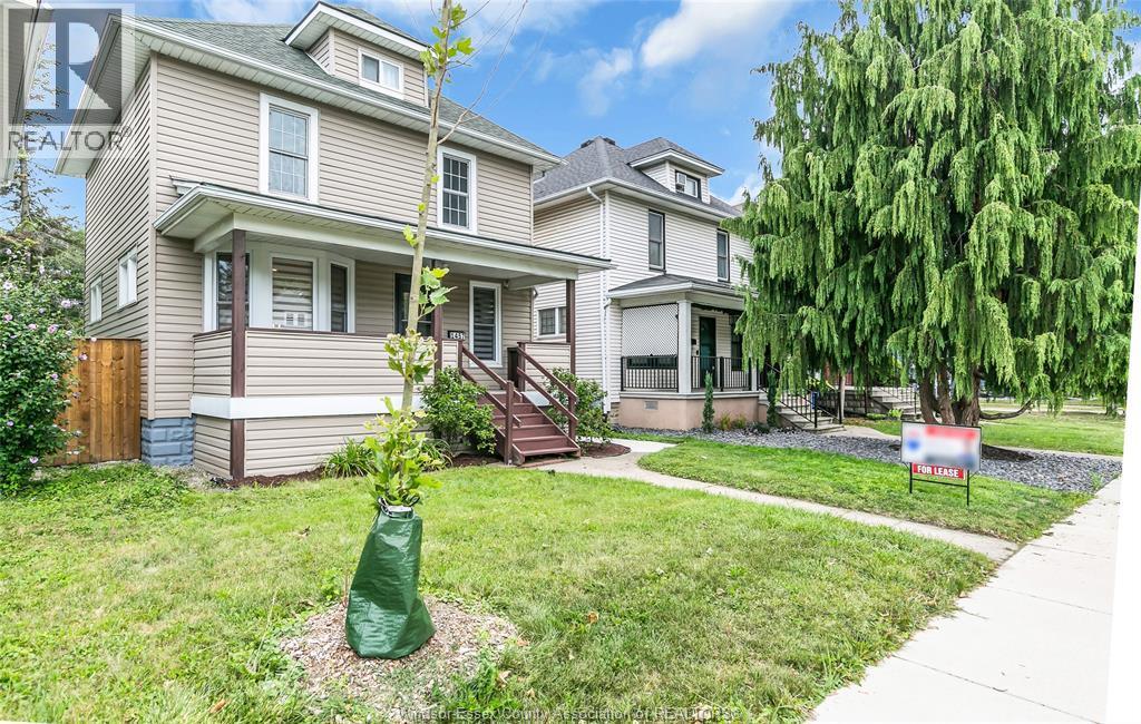 3-bedroom Single Family at 1457 Dougall, Windsor — photograph 2