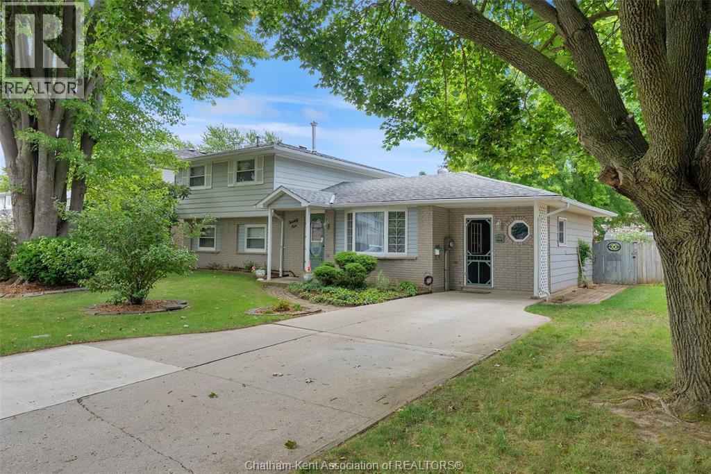 Single Family — 25 Sylvester Drive, Chatham, Ontario
