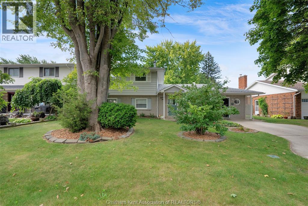 3-bedroom Single Family at 25 Sylvester Drive, Chatham — photograph 2