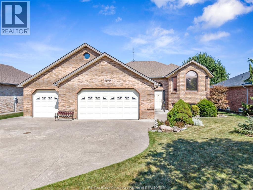 4-bedroom Single Family at 372 East Puce River Road, Lakeshore — primary photograph