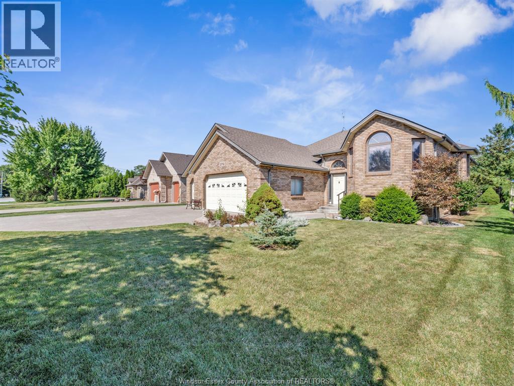 4-bedroom Single Family at 372 East Puce River Road, Lakeshore — photograph 3