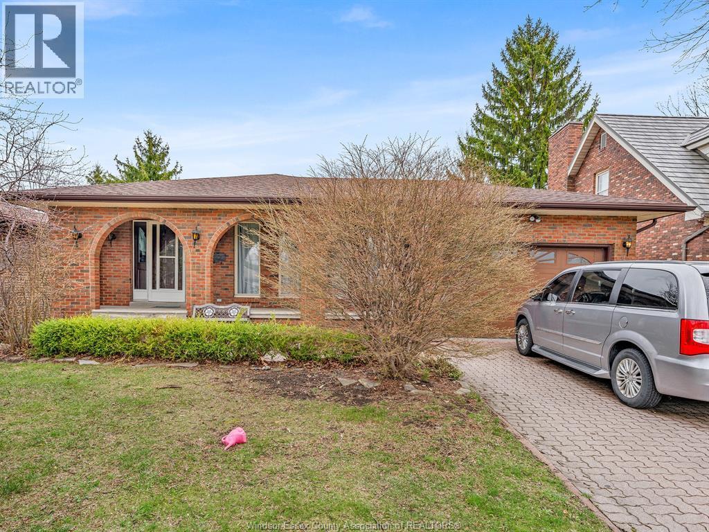 Single Family — 2880 St. Clair Avenue, Windsor, Ontario