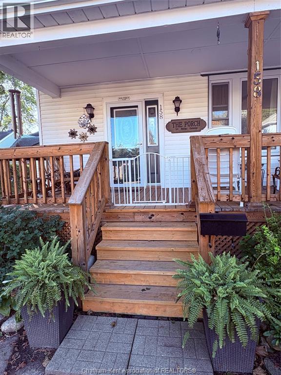 3-bedroom Single Family at 158 Lorne Avenue, Chatham — photograph 3