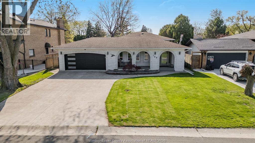 4-bedroom Single Family at 109 Centennial, Tecumseh — primary photograph