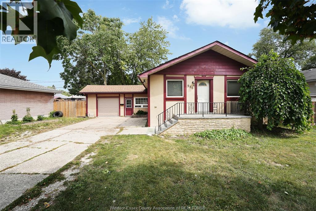 4-bedroom Single Family at 986 Eastlawn, Windsor — photograph 2