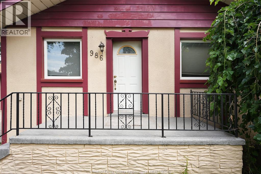4-bedroom Single Family at 986 Eastlawn, Windsor — photograph 3