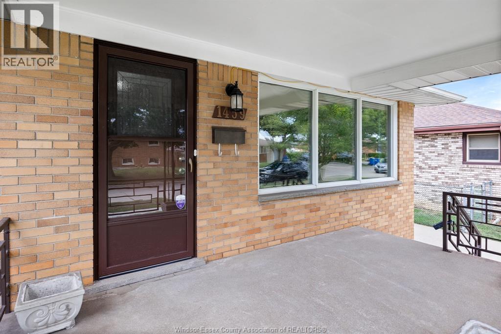 3-bedroom Single Family at 1459 Partington Avenue, Windsor — photograph 3