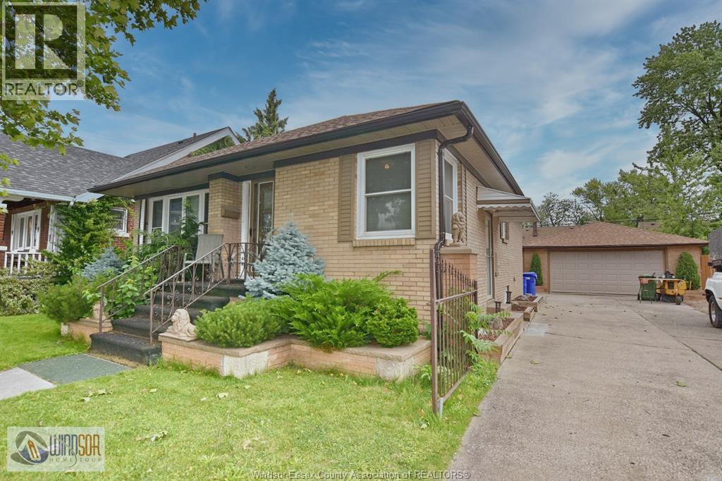 4-bedroom Single Family at 1534 Pillette Road, Windsor — photograph 2