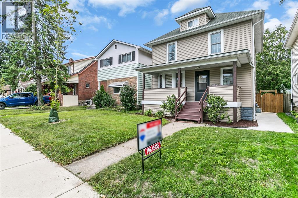 3-bedroom Single Family at 1457 Dougall, Windsor — photograph 3