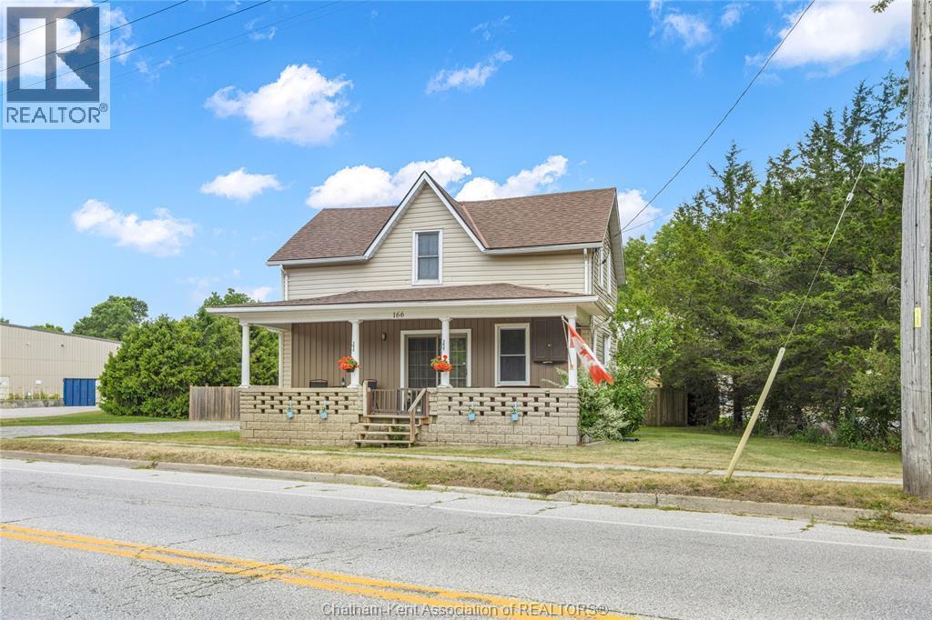 4-bedroom Single Family at 166 London Road, Thamesville — photograph 3