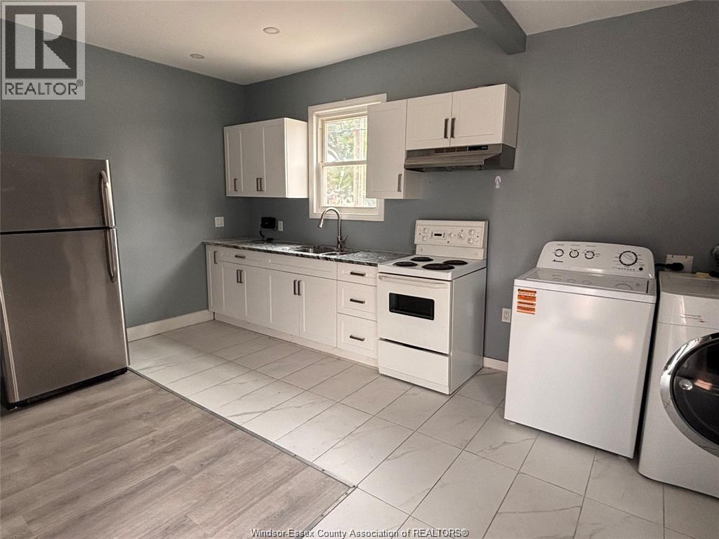 Single Family — 637 Tuscarora, Windsor, Ontario