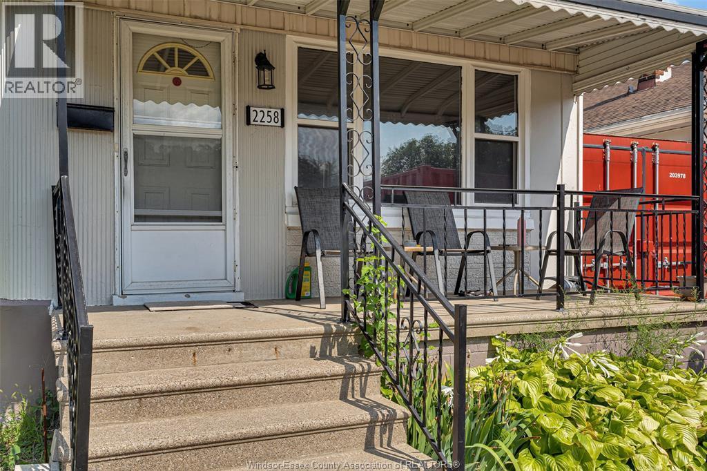 Single Family — 2258 Parkwood, Windsor, Ontario