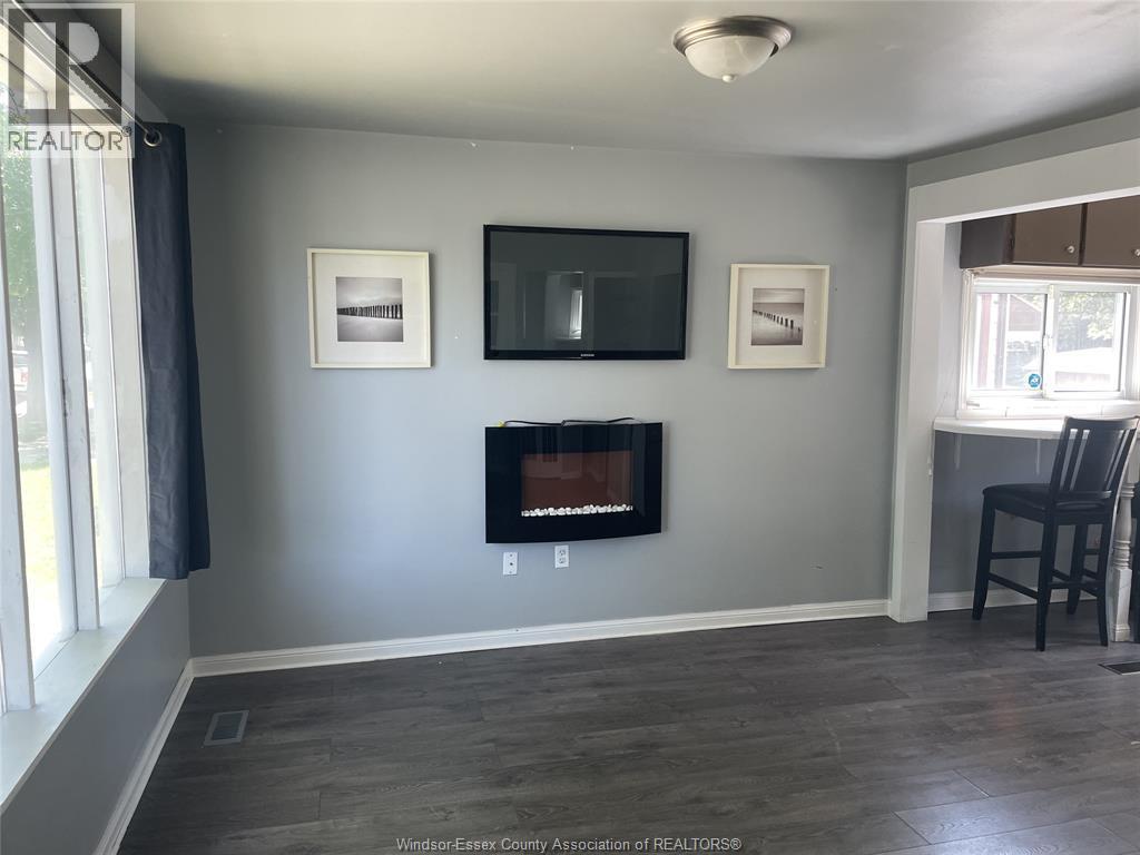 2-bedroom Single Family at 1423 Aubin Road, Windsor — photograph 3
