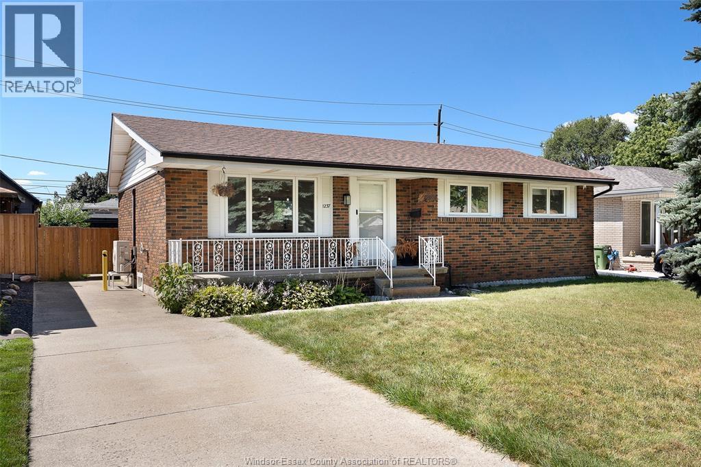 Single Family — 1237 Homedale, Windsor, Ontario