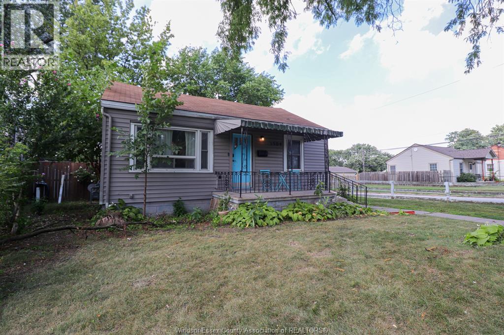 2-bedroom Single Family at 3504 Barrymore, Windsor — photograph 2