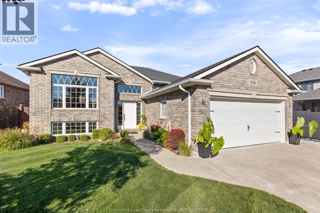 5-bedroom Single Family at 936 Driftwood, Lakeshore — primary photograph
