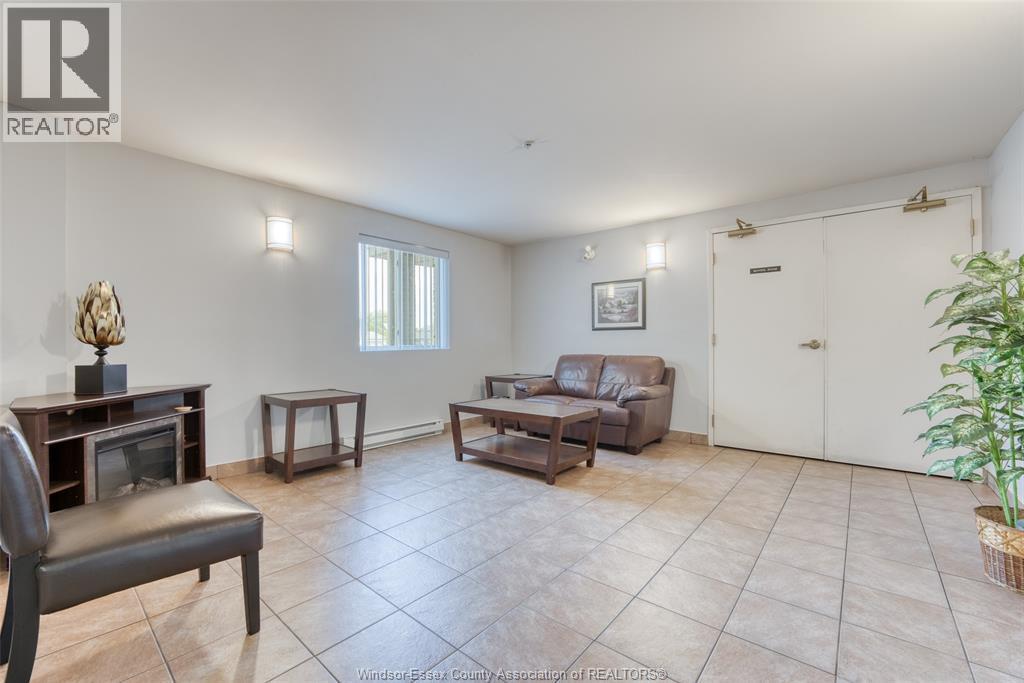 2-bedroom Single Family at 2650 Sandwich West Parkway #411, LaSalle — photograph 3