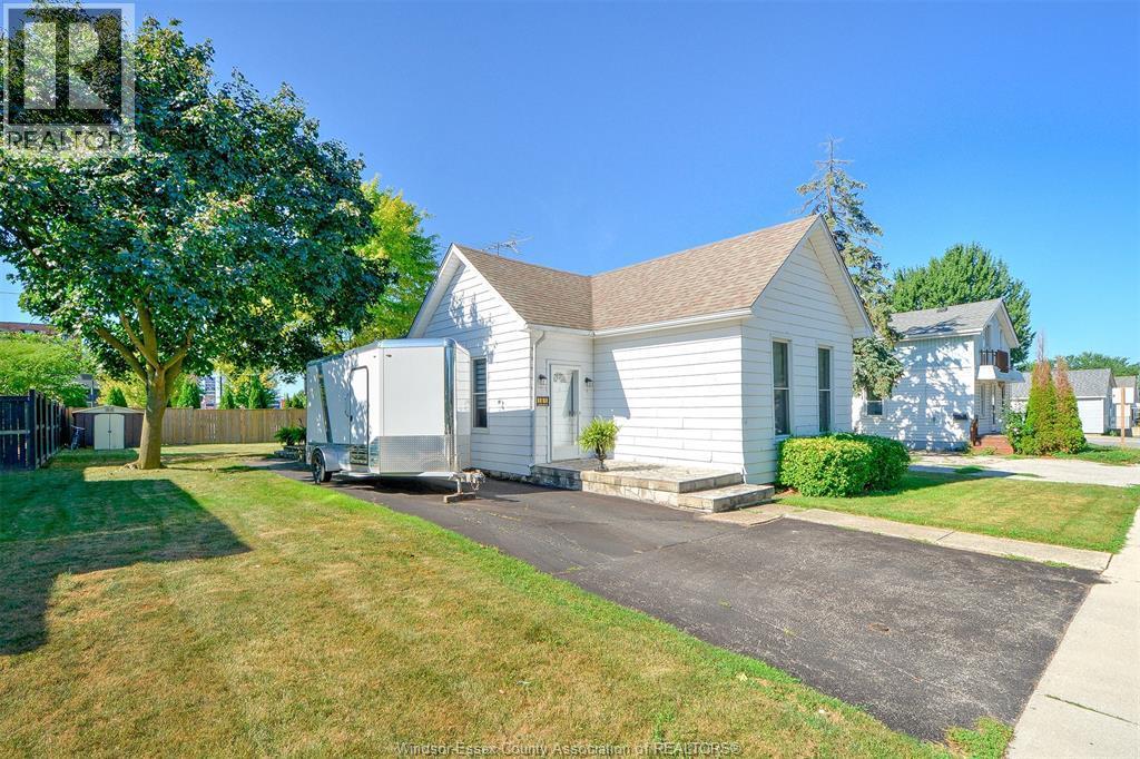 3-bedroom Single Family at 161 Park Street, Amherstburg — photograph 2