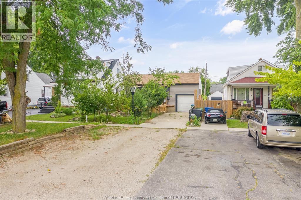 3-bedroom Single Family at 2616 Parent, Windsor — photograph 3
