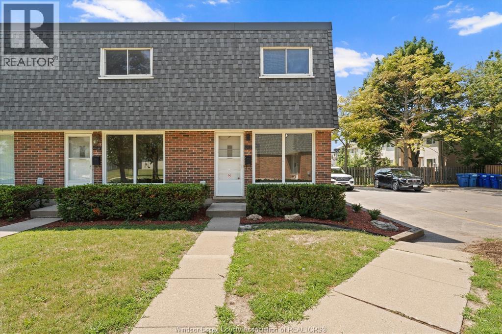 2-bedroom Single Family at 272 Victoria Street #40, Amherstburg — primary photograph