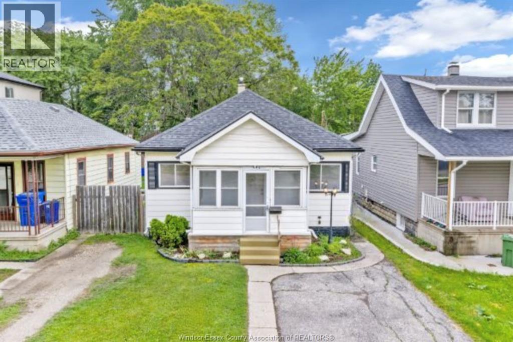 Single Family — 990 Campbell Avenue, Windsor, Ontario