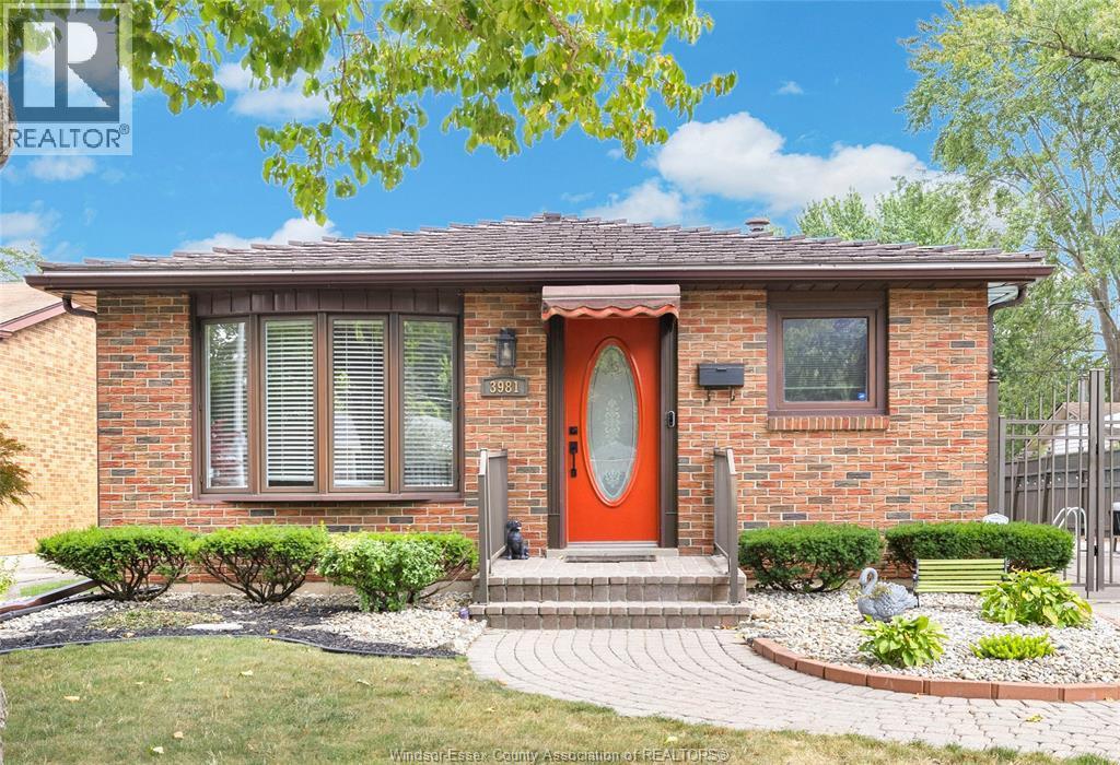 Single Family — 3981 Whitney, Windsor, Ontario