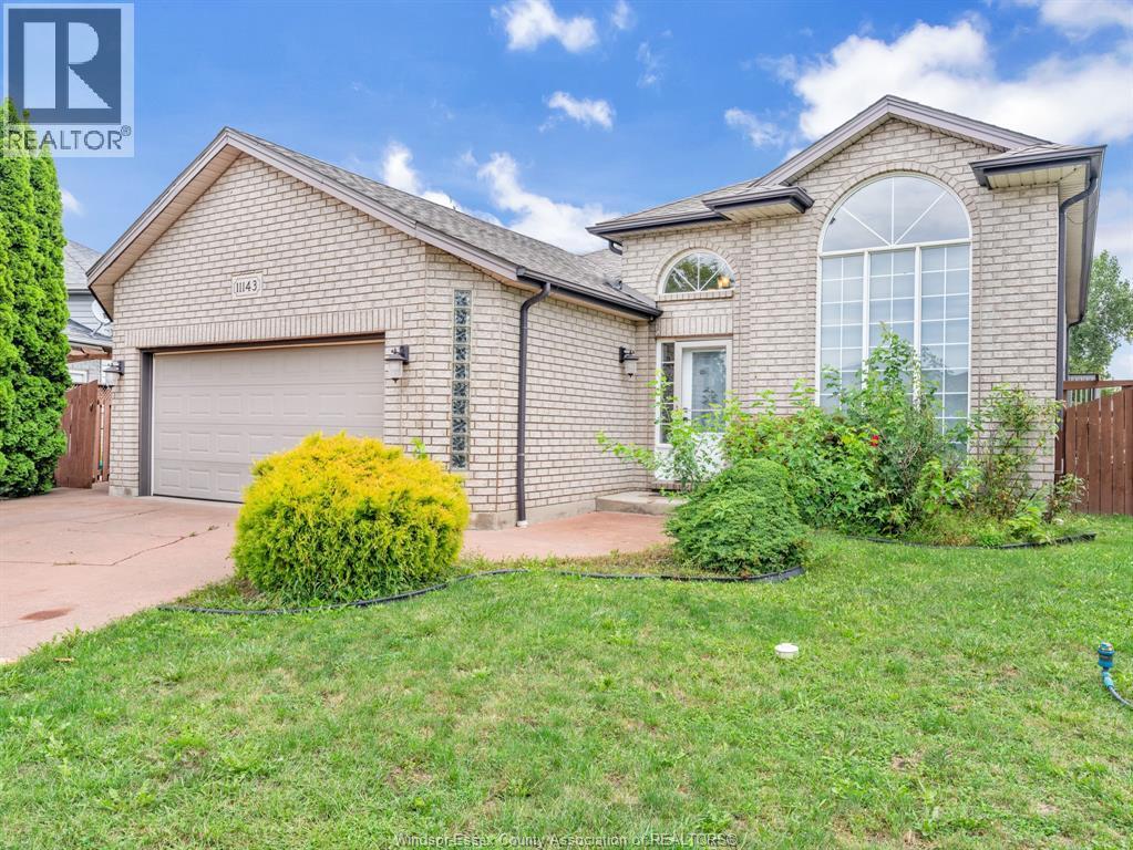 5-bedroom Single Family at 11143 Ancona Crescent, Windsor — primary photograph